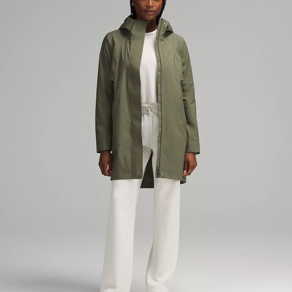 Lululemon rain rebel jacket size 10 sold out online in this size - Picture 1 of 8